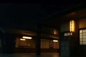 《旧钟表店》封面，玻璃柜台里摆着的老怀表
